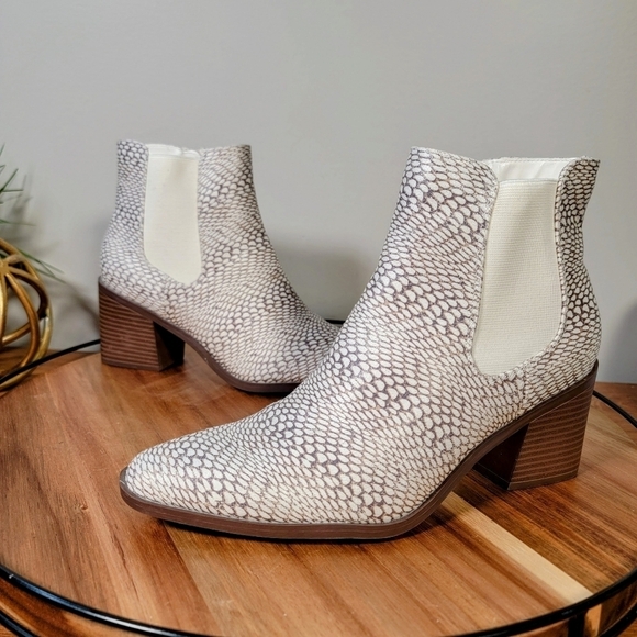 The Limited Kiki Vegan Eather Ankle Boots Booties Size 8 - Picture 4 of 13